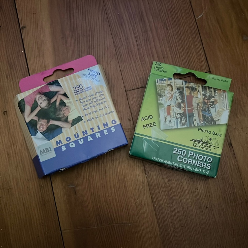Mounting squares and photo corners